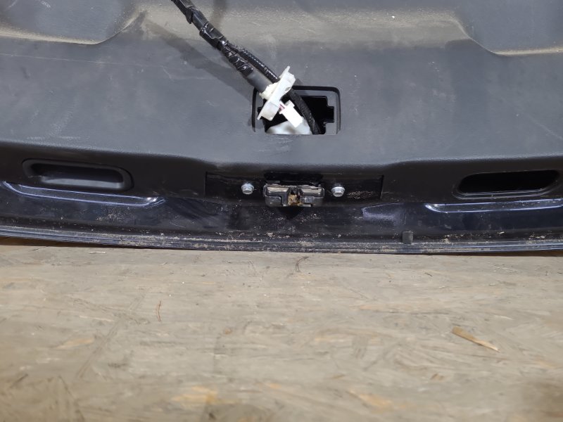 Крышка багажника AURIS 13-18