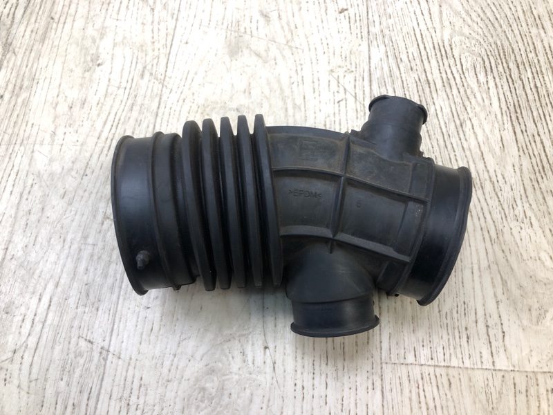 Патрубок воздушного фильтра NISSAN X-TRAIL/ROGUE T32 13-20 2017 2.5 QR25DE 16577-4BA2C Б/У