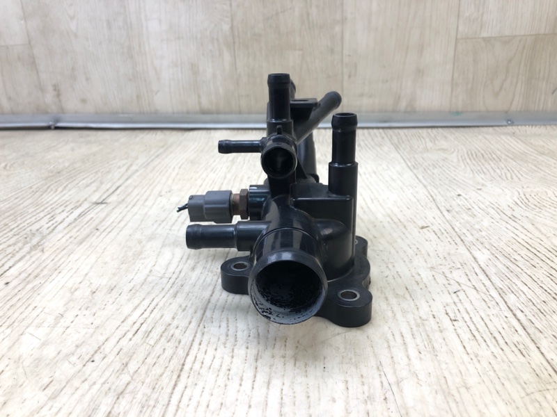 Фланец системы охлаждения X-TRAIL/ROGUE T32 13-20 2017 2.5 QR25DE