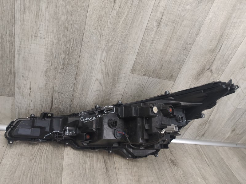 Фара передняя правая TOYOTA COROLLA 18- Фара передняя правая TOYOTA COROLLA 18-