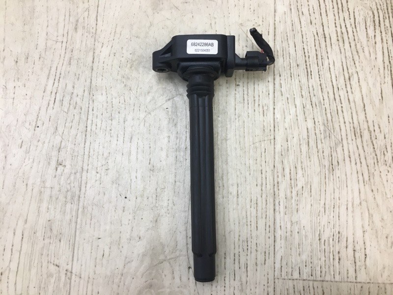 Запчасть катушка зажигания JEEP CHEROKEE 14- 2016 2.4 ED8 68242 286AA Б/У Катушка зажигания JEEP CHEROKEE 14- 2016 2.4 ED8 68242 286AA Б/У