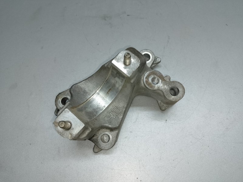 Запчасть кронштейн промежуточного вала MAZDA CX-5 (KE) 11-17 2.2 Diesel F2A5-25-740B Б/У Кронштейн промежуточного вала MAZDA CX-5 (KE) 11-17 2.2 Diesel F2A5-25-740B Б/У