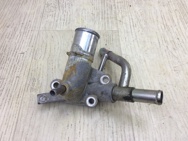 Тройник системы охлаждения TOYOTA CAMRY 70 17- 16305-25030 Б/У