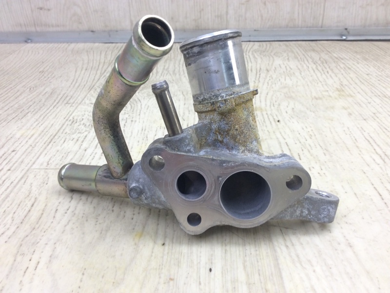 Тройник системы охлаждения CAMRY 70 17-