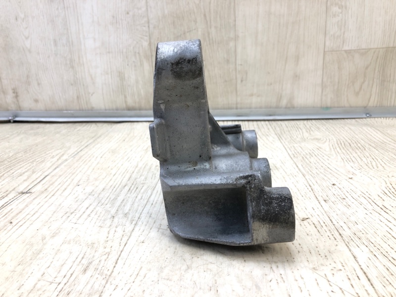 Кронштейн двигателя левый JEEP CHEROKEE 14- 2.4 ED8 Кронштейн двигателя левый JEEP CHEROKEE 14- 2.4 ED8