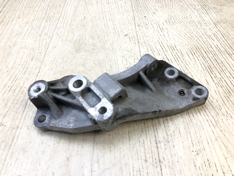Кронштейн генератора JEEP CHEROKEE 14- 2016 2.4 ED8 04627 154AC Б/У