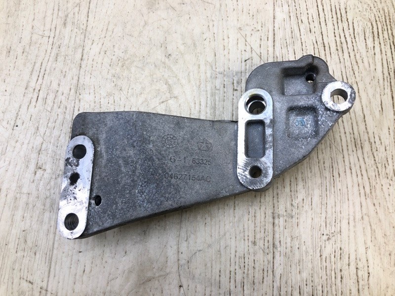 Кронштейн генератора CHEROKEE 14- 2016 2.4 ED8