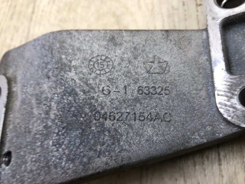 Кронштейн генератора CHEROKEE 14- 2016 2.4 ED8