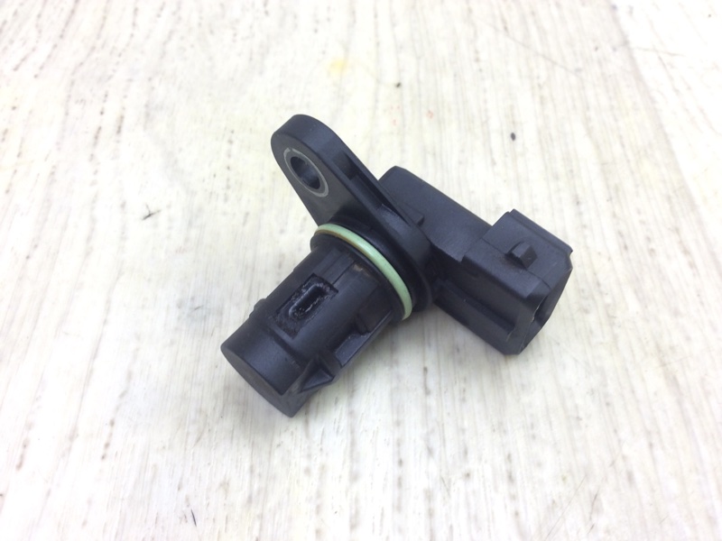 Запчасть датчик положения распредвала HYUNDAI SONATA LF 2014- 2015 2.0 G4NG 39350-2E600 Б/У Датчик положения распредвала HYUNDAI SONATA LF 2014- 2015 2.0 G4NG 39350-2E600 Б/У