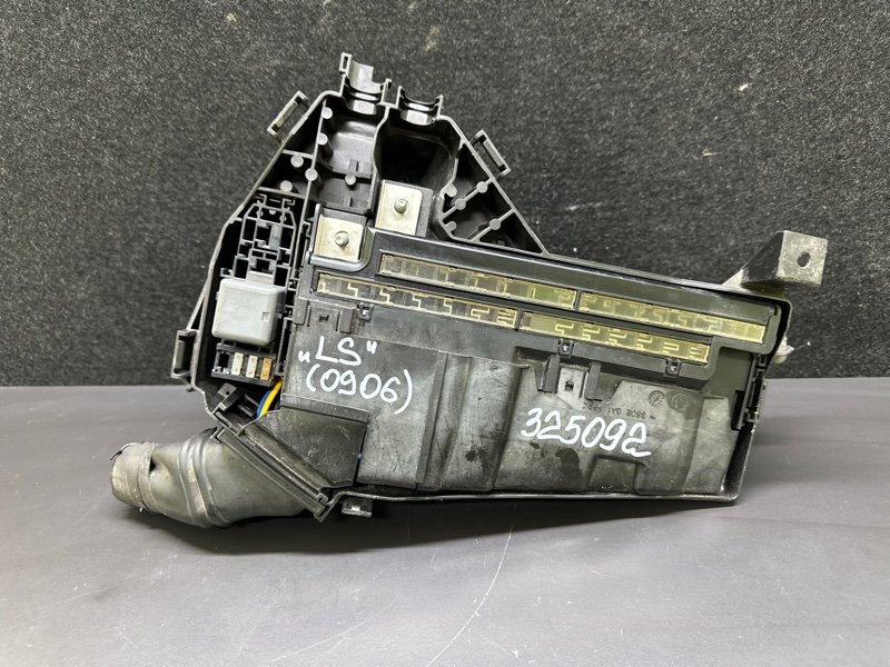 Блок предохранителей моторный отсек LEXUS LS460 06-12 2007 XF40 4.6 1UR-FSE 82620-50100 Б/У