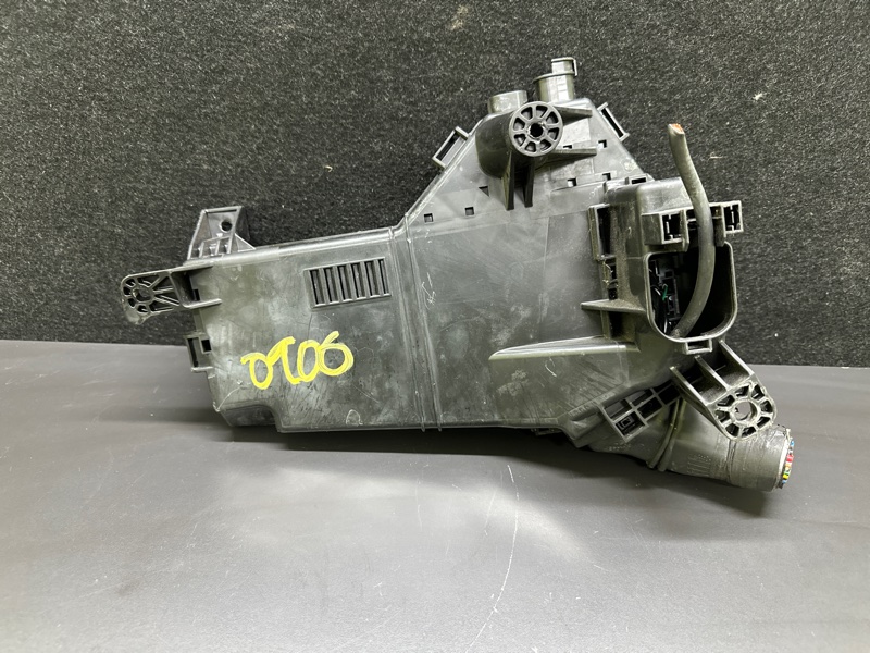 Блок предохранителей моторный отсек LEXUS LS460 06-12 XF40 4.6 1UR-FSE