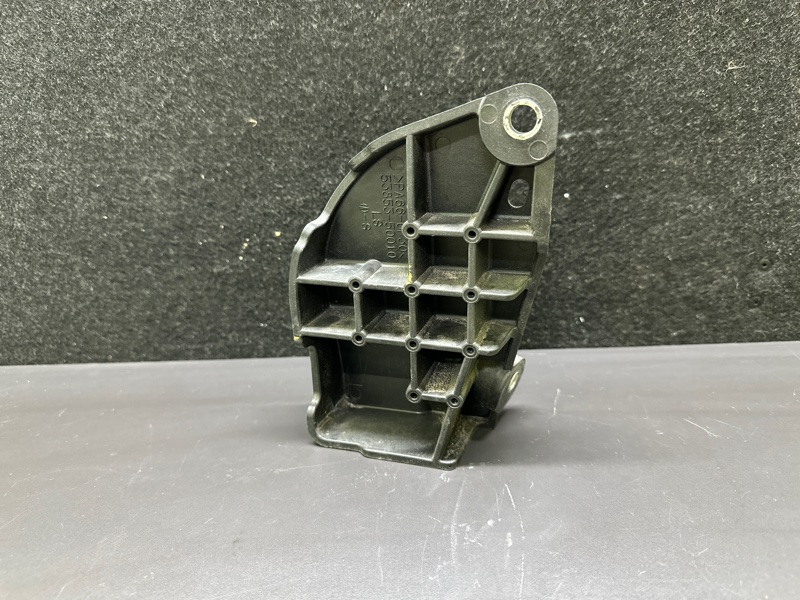 Кронштейн передний правый LS460 06-12 2007 XF40 4.6 1UR-FSE