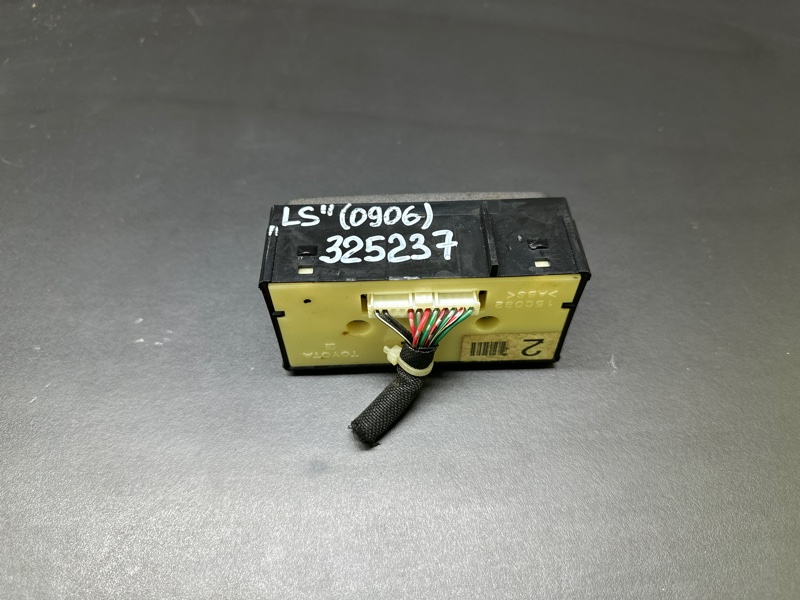 Блок кнопок консоли LEXUS LS460 06-12 XF40 4.6 1UR-FSE