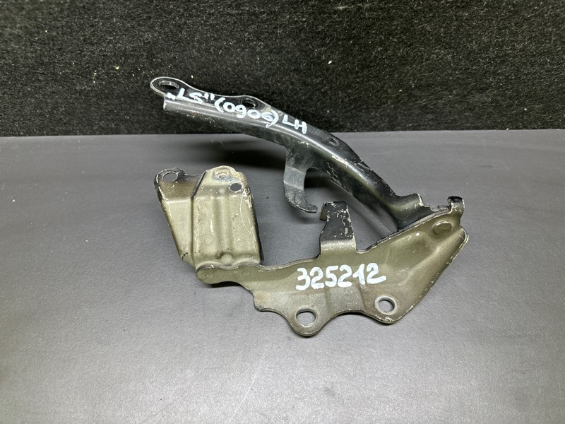Запчасть петля капота левая LEXUS LS460 06-12 2007 XF40 4.6 1UR-FSE 53420-50080 Б/У Петля капота левая LEXUS LS460 06-12 2007 XF40 4.6 1UR-FSE 53420-50080 Б/У