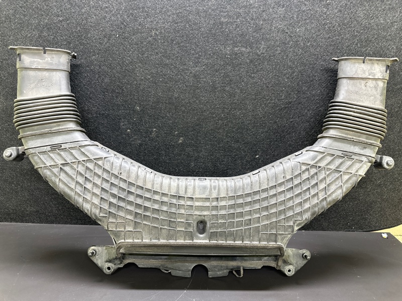 Воздухозаборник LS460 06-12 2007 XF40 4.6 1UR-FSE