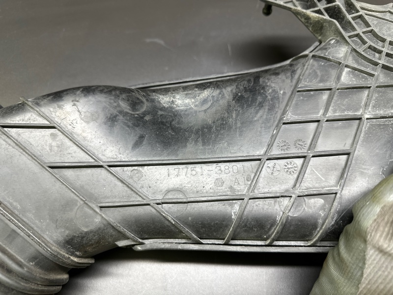 Воздухозаборник LS460 06-12 2007 XF40 4.6 1UR-FSE