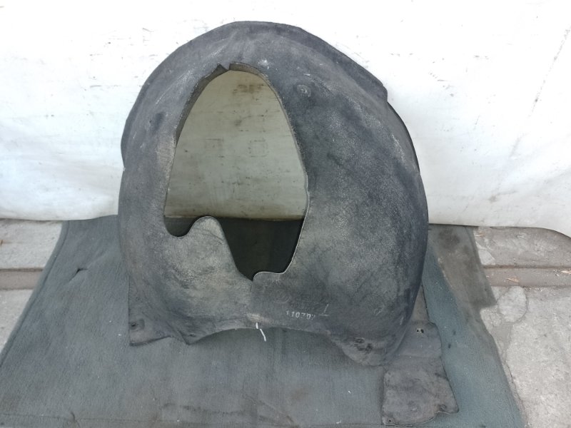 Подкрылок передний левый TOUAREG 02-10