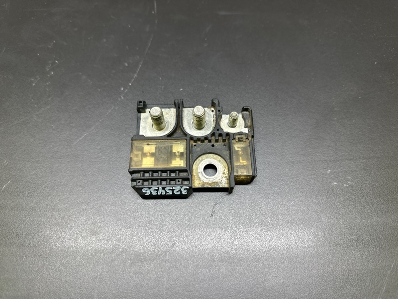 Запчасть клемма аккумулятора SUBARU CROSSTREK 12-17 2015 GP FB20X e-Boxer 82211FJ030 Б/У Клемма аккумулятора SUBARU CROSSTREK 12-17 2015 GP FB20X e-Boxer 82211FJ030 Б/У