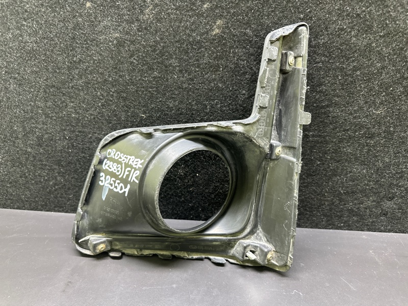 Накладка противотуманной фары передняя правая SUBARU CROSSTREK 12-17 GP FB20X e-Boxer