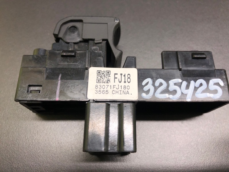 Кнопка стеклоподъемника задняя левая CROSSTREK 12-17 2015 GP FB20X e-Boxer