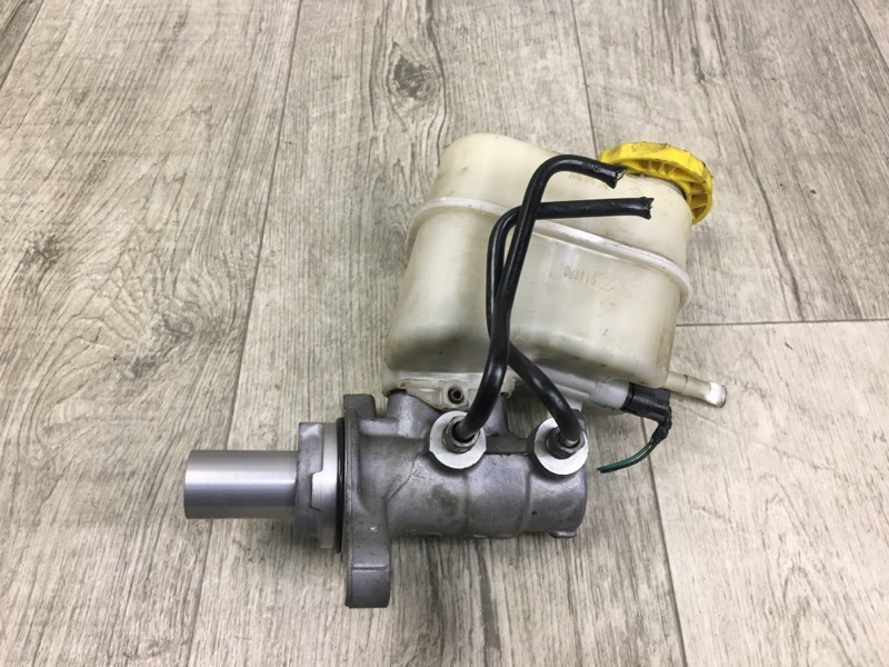 Запчасть главный тормозной цилиндр JEEP CHEROKEE 14- 2016 2.4 ED8 5191826AA Б/У Главный тормозной цилиндр JEEP CHEROKEE 14- 2016 2.4 ED8 5191826AA Б/У