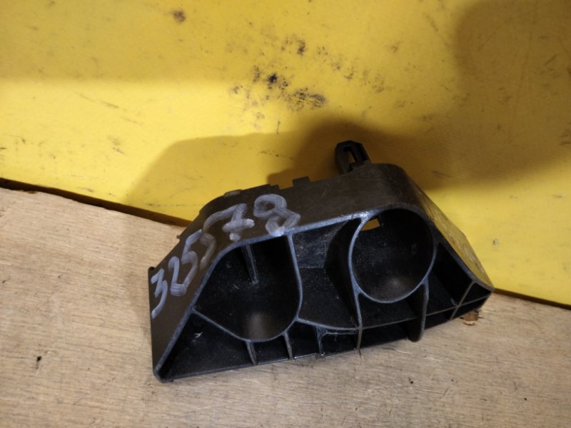 Кронштейн заднего бампера левый TOYOTA COROLLA 150 06-13 52563-12040 Б/У