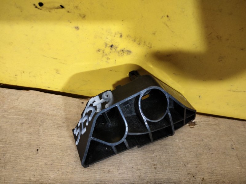 Кронштейн заднего бампера левый TOYOTA COROLLA 150 06-13 52563-12040 Б/У
