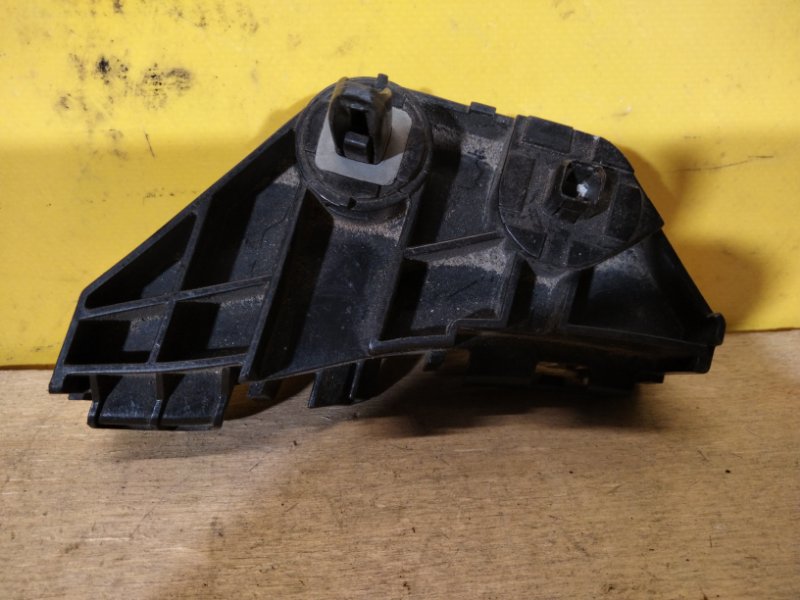 Кронштейн заднего бампера левый TOYOTA COROLLA 150 06-13