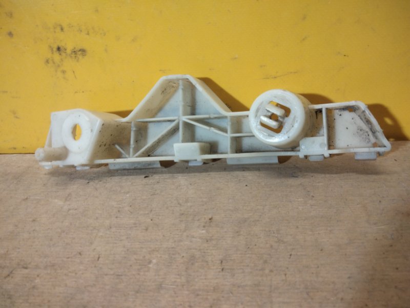 Кронштейн переднего бампера левый CX-7 06-12 Кронштейн переднего бампера левый CX-7 06-12