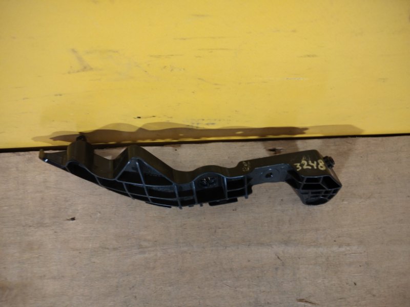 Кронштейн переднего бампера правый LEXUS NX 14-21