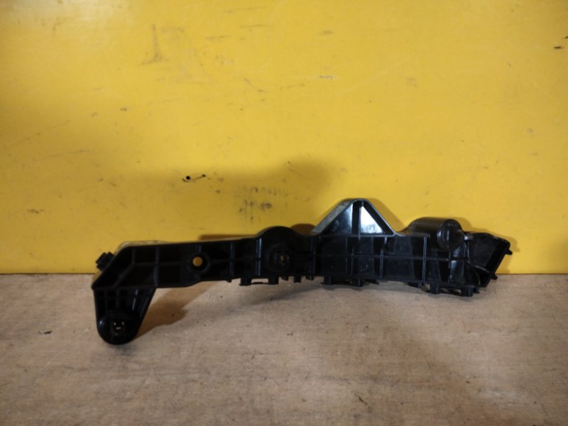 Кронштейн переднего бампера правый NX 14-21