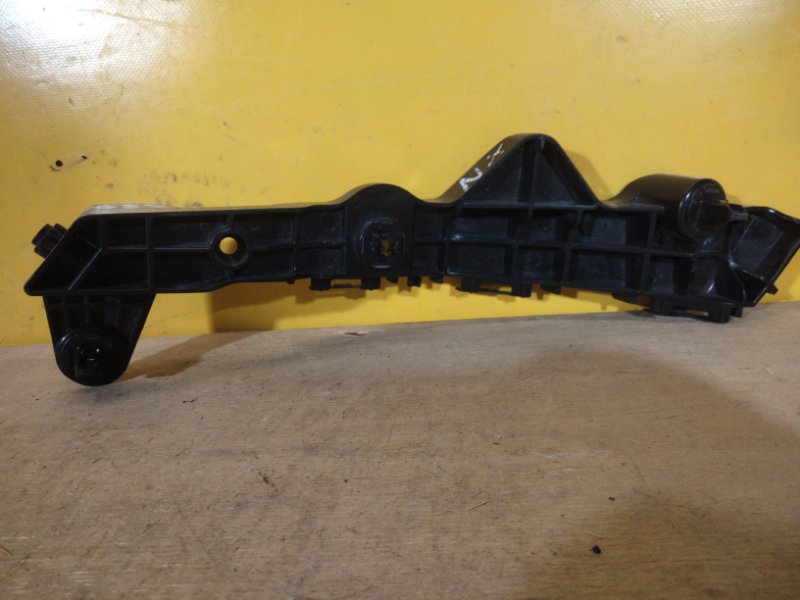 Кронштейн переднего бампера правый NX 14-21