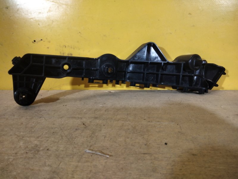 Кронштейн переднего бампера правый NX 14-21