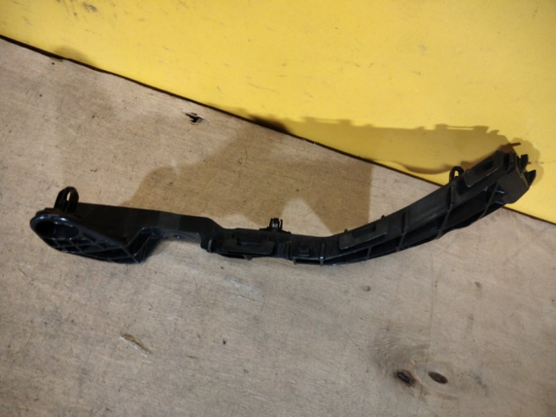 Кронштейн переднего бампера правый NX 14-21