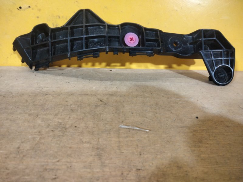 Кронштейн переднего бампера правый LEXUS NX 14-21 52535-78010 Б/У