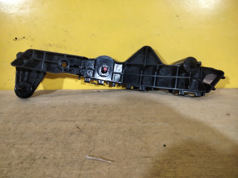 Кронштейн переднего бампера правый NX 14-21