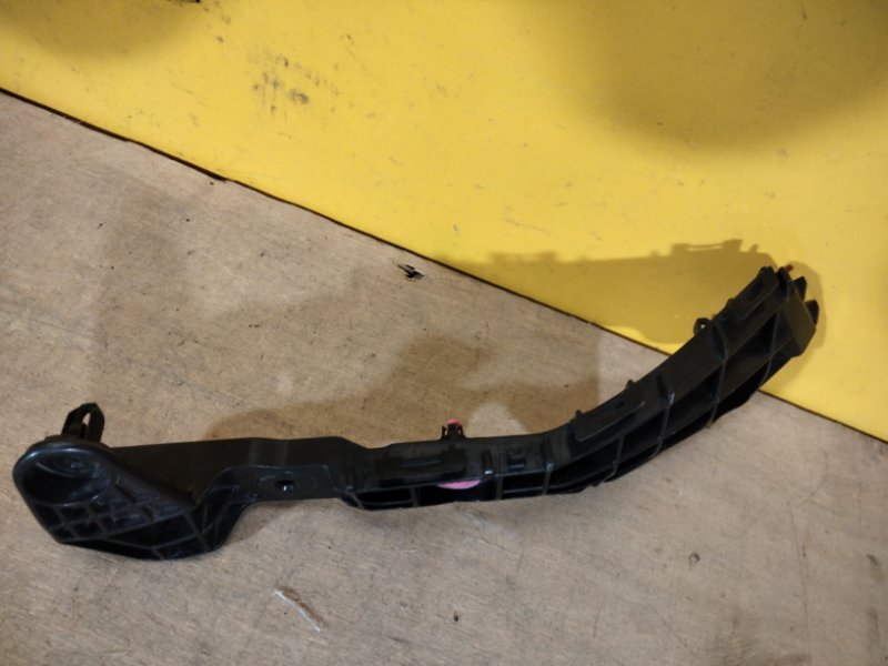 Кронштейн переднего бампера правый NX 14-21