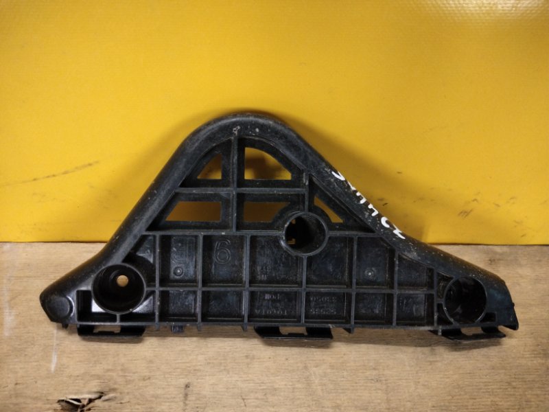 Кронштейн переднего бампера правый TOYOTA CAMRY 50 12-15 5253533050 Б/У