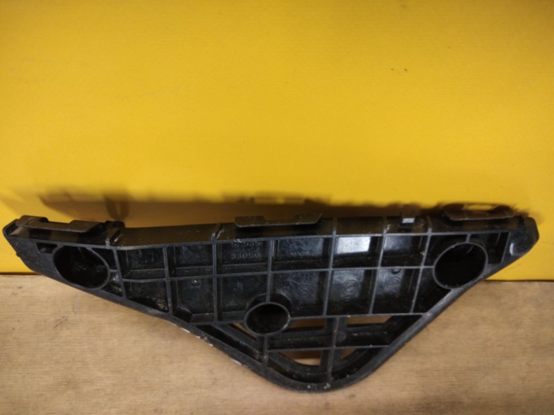Кронштейн переднего бампера правый CAMRY 50 12-15