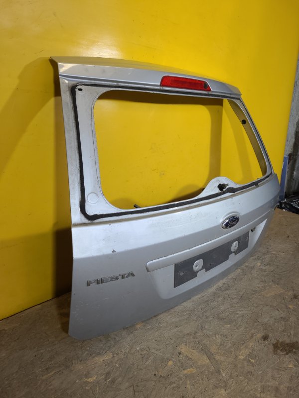Крышка багажника FIESTA 02-08