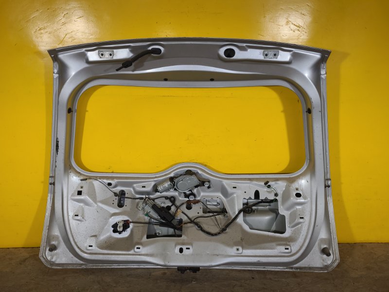 Крышка багажника FIESTA 02-08