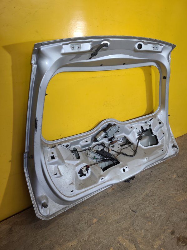 Крышка багажника FIESTA 02-08