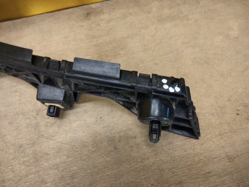 Кронштейн заднего бампера правый CX-5 (KE) 11-17