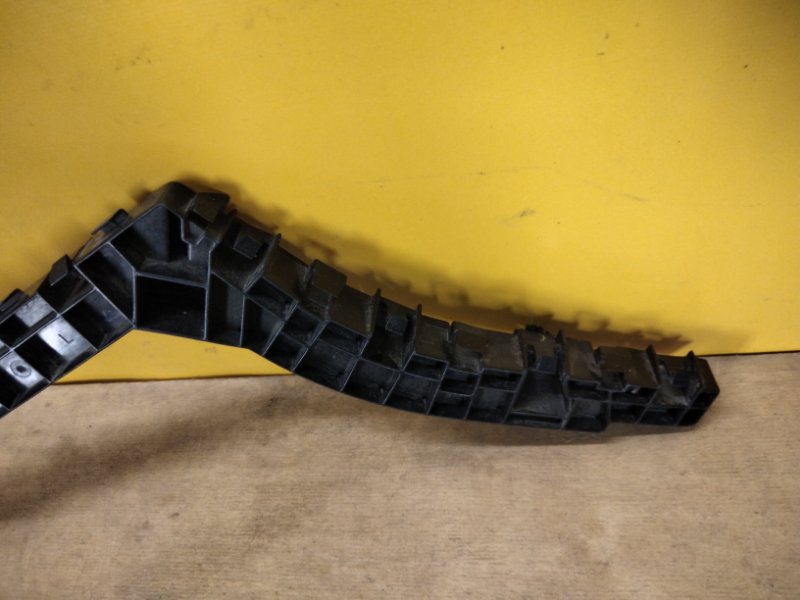 Кронштейн заднего бампера левый CRV (RM) 11-18 Кронштейн заднего бампера левый CRV (RM) 11-18