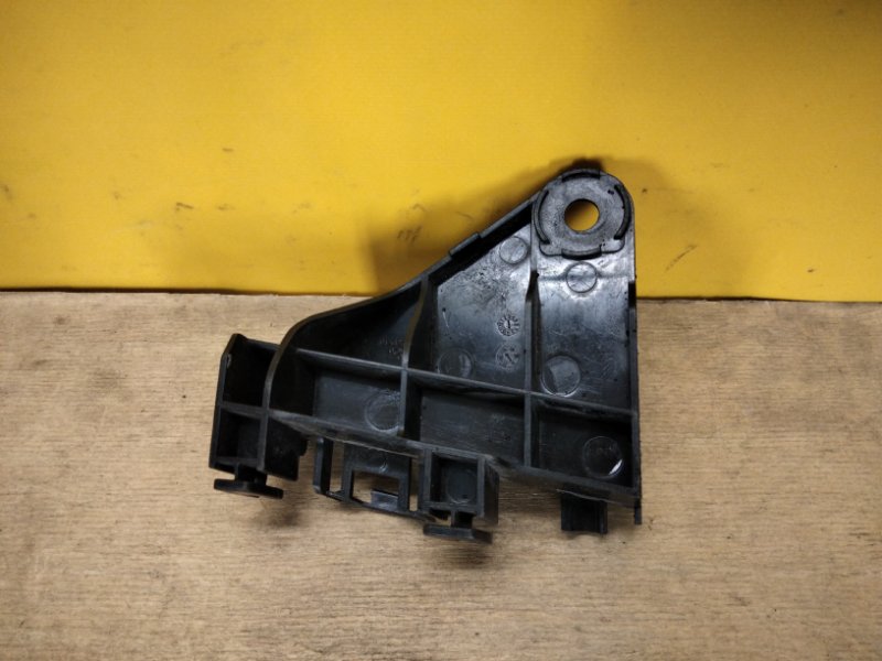 Запчасть кронштейн заднего бампера левый TOYOTA COROLLA E170 13-19 5256302220 Б/У Кронштейн заднего бампера левый TOYOTA COROLLA E170 13-19 5256302220 Б/У