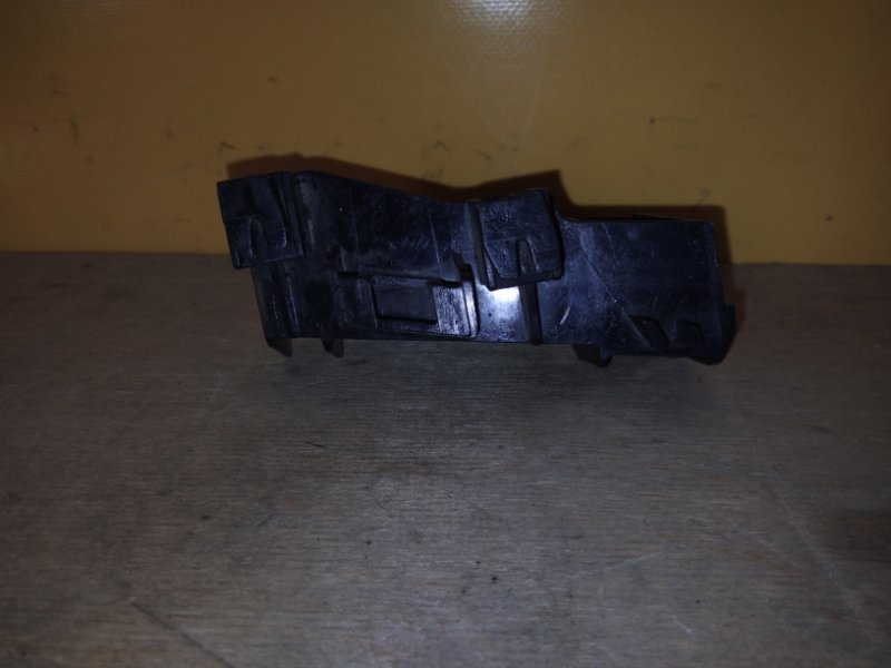 Кронштейн заднего бампера левый TOYOTA COROLLA E170 13-19 Кронштейн заднего бампера левый TOYOTA COROLLA E170 13-19