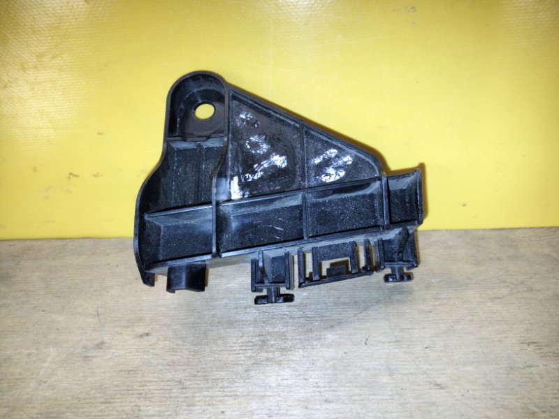 Кронштейн заднего бампера левый COROLLA E170 13-19 Кронштейн заднего бампера левый COROLLA E170 13-19