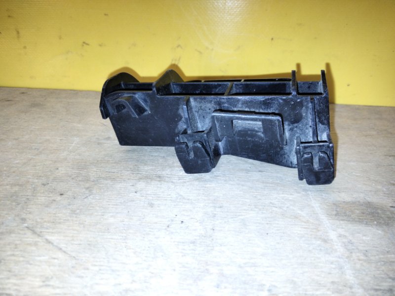 Кронштейн заднего бампера левый COROLLA E170 13-19 Кронштейн заднего бампера левый COROLLA E170 13-19