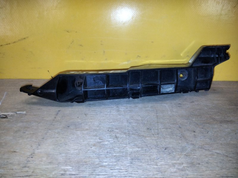 Кронштейн переднего бампера левый L200 06-14