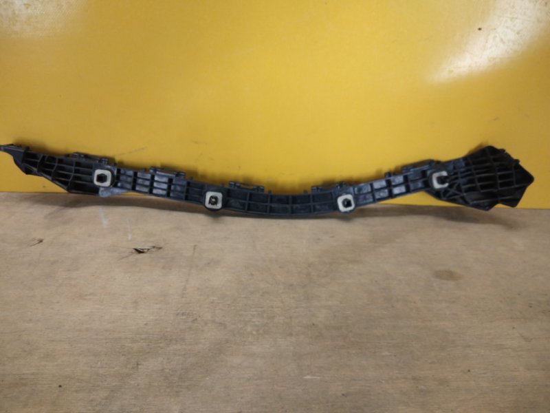 Кронштейн заднего бампера правый COROLLA E16 13- Кронштейн заднего бампера правый COROLLA E16 13-